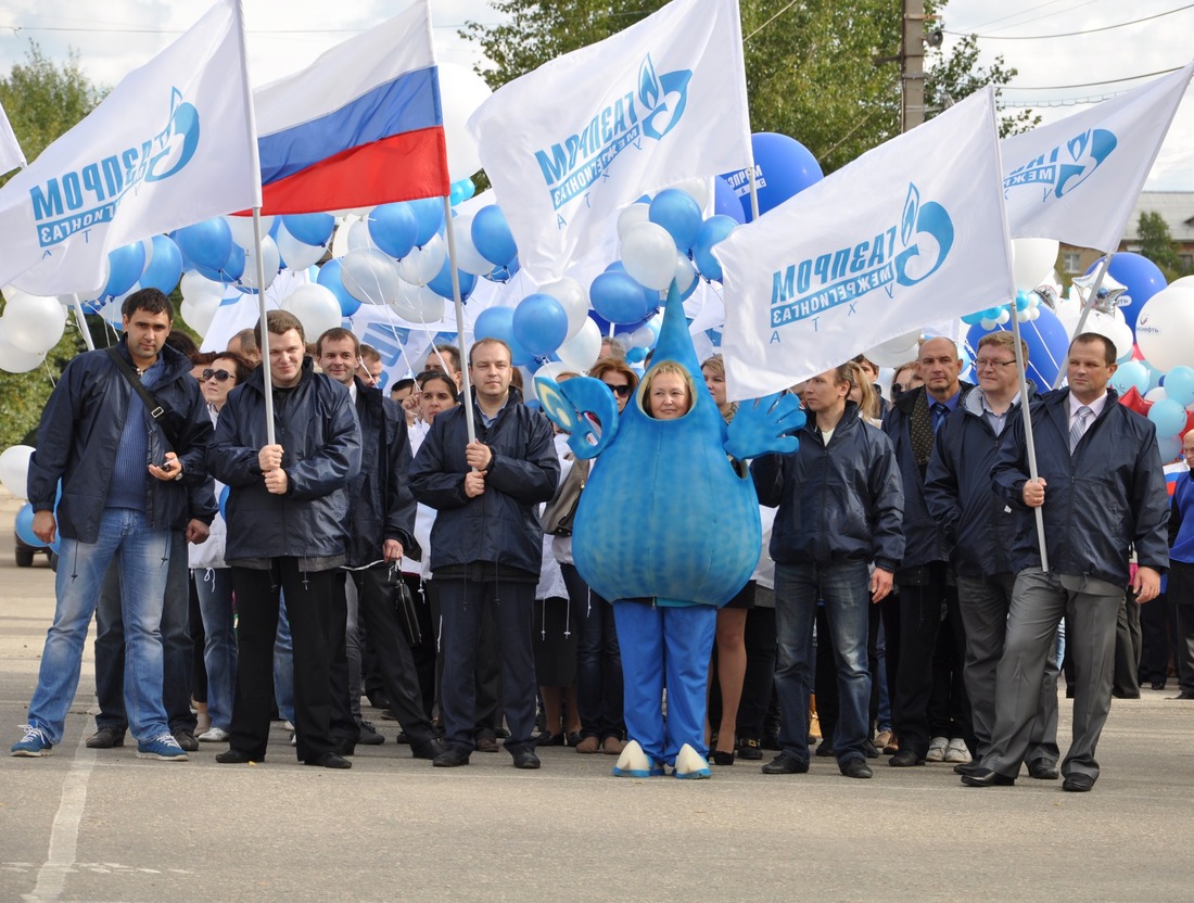 Колонна ООО «Газпром межрегионгаз Ухта» на праздничном шествии по случаю 85-летия нефтегазовой отрасли региона