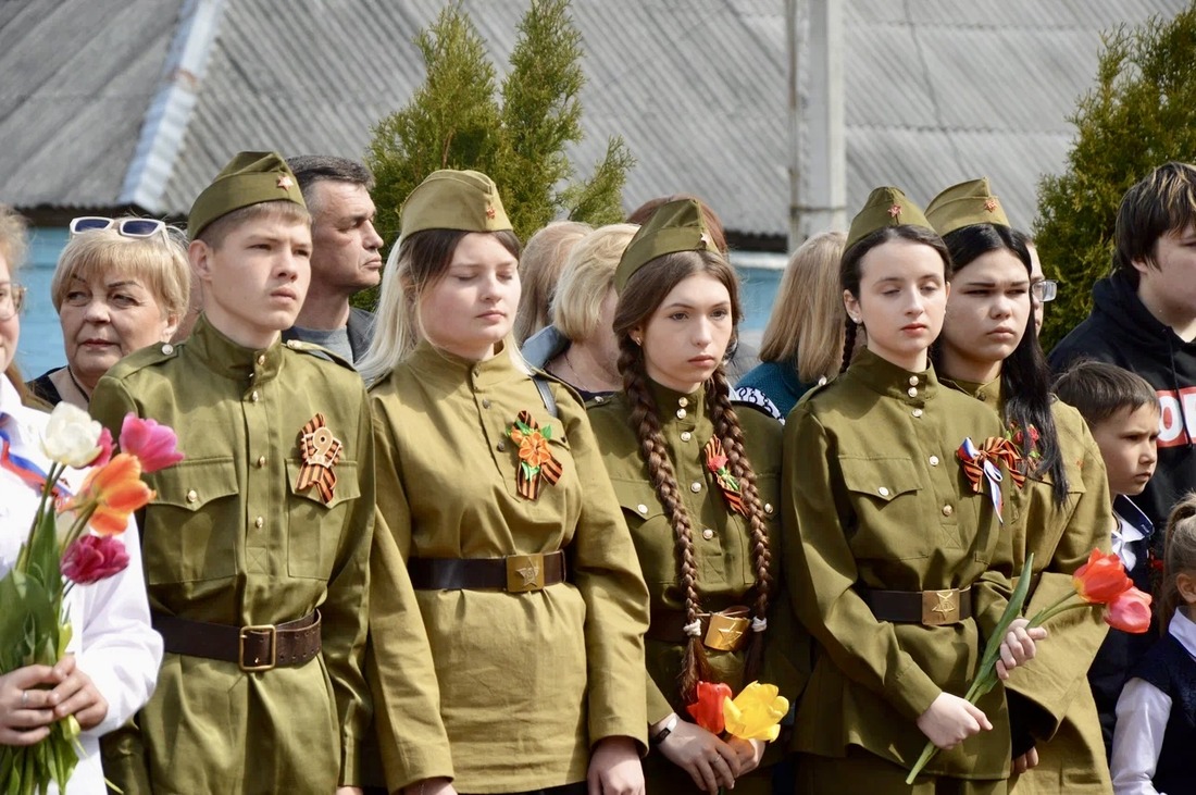Торжественная церемония зажжения Вечного огня в селе Ершичи
