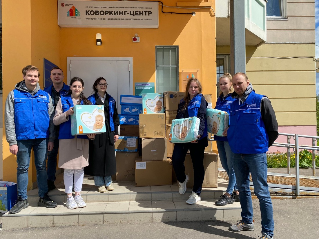 Сотрудники «Газпром межрегионгаз Москва» передают гуманитарную помощь для доставки беженцам