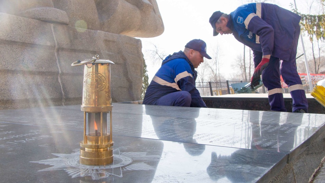 Специалисты «Газпром газораспределение Самара» проводят техобслуживание газового оборудования Вечного огня у памятника Воину-освободителю в Жигулёвске