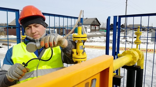 Проверка газового оборудования перед пуском в деревне Феоктистовка Асиновского района Томской области