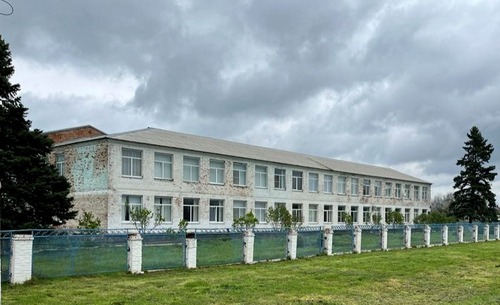 Здание школы в х. Песчаный