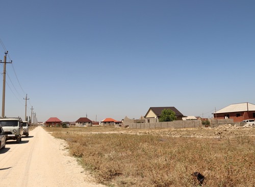 стихийное поселение на границе населенных пунктов Манас и Манаскент Республика Дагестан