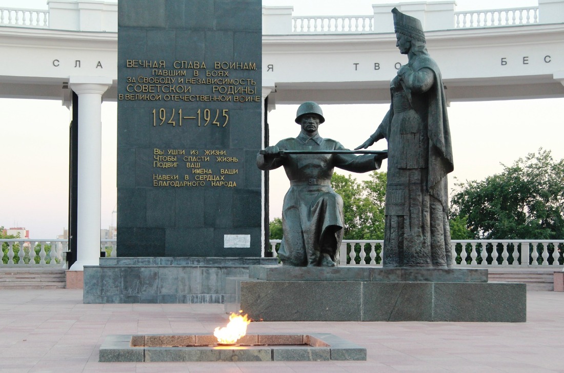 Вечный огонь на площади Победы в Саранске