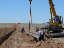 Специалисты АО «Газпром газораспределение Астрахань» проводят капитальный ремонт газопровода в Енотаевском районе Астраханской области