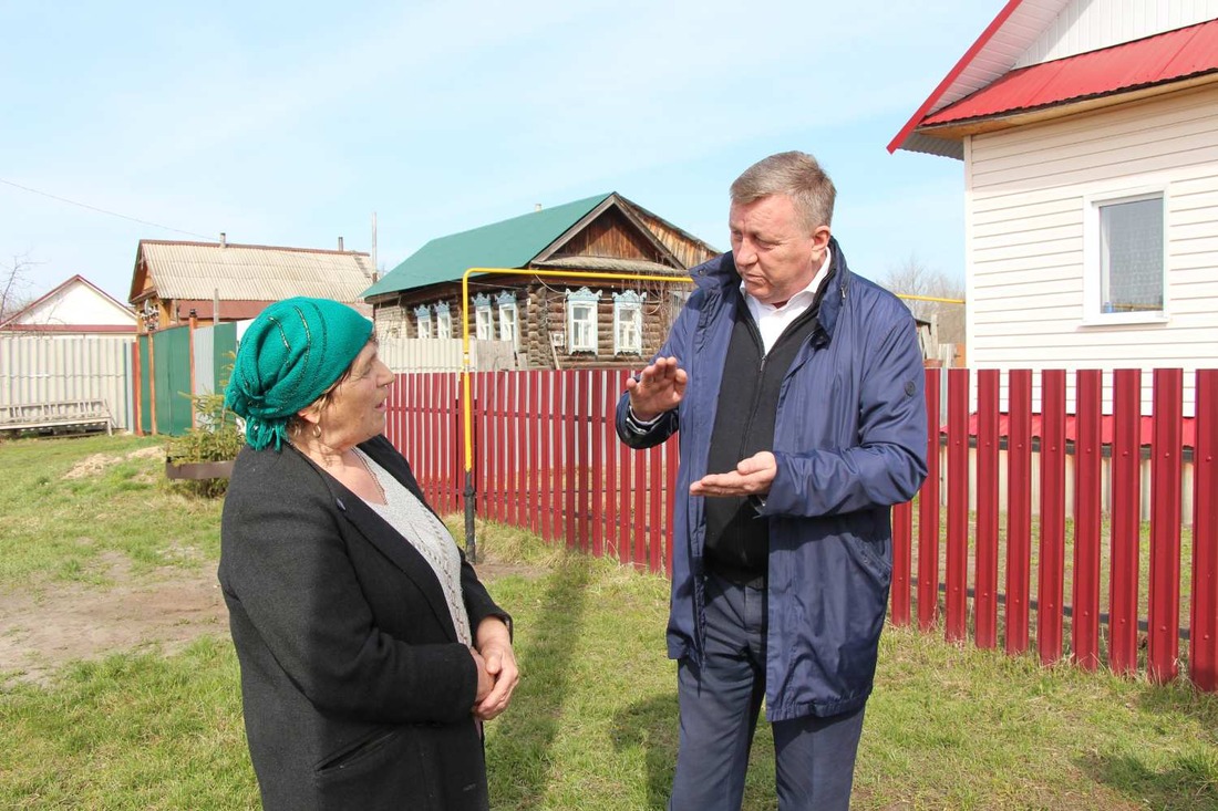 Владимир Камеко и жительница газифицированного домовладения