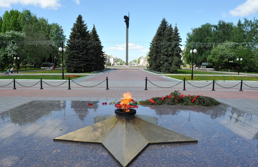 Вечный огонь мемориального ансамбля Воинской Славы в Йошкар-Оле