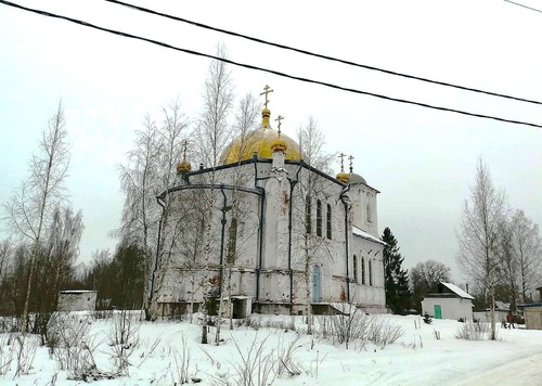 Церковь Рождества Христова в поселке Угловка Окуловского района