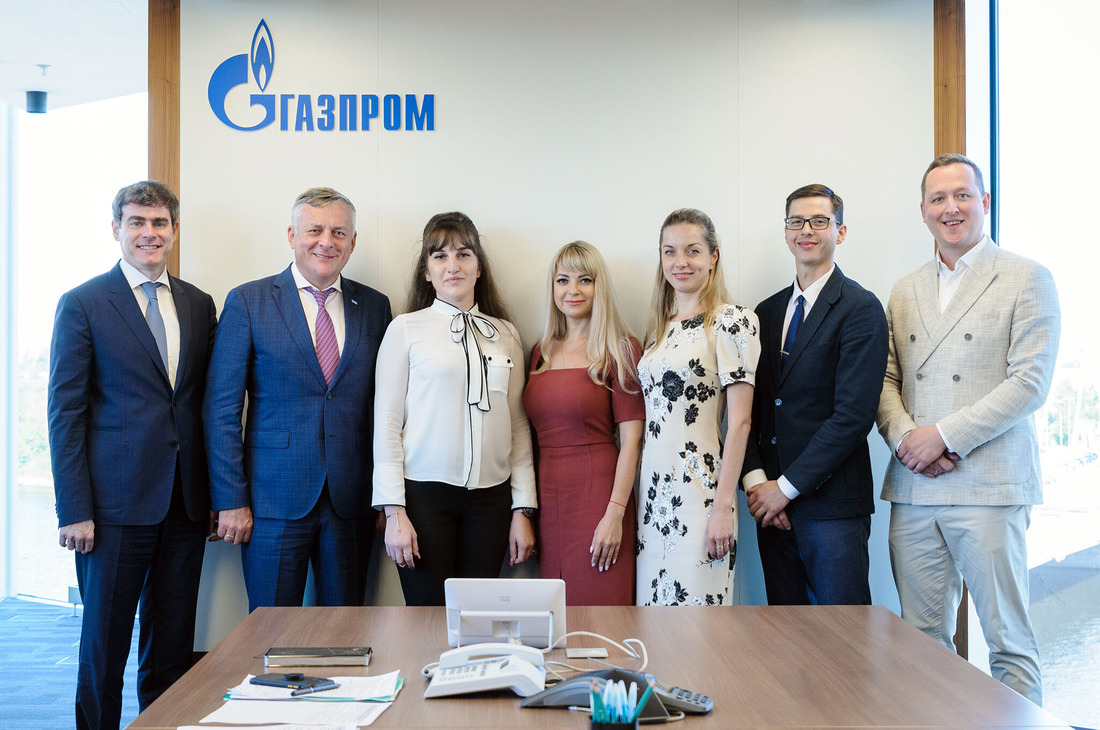 Фото с финалистами от Группы Газпром межрегионгаз отборочного тура конкурса «Лучший молодой работник ПАО „Газпром“