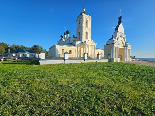 Храм Воздвижения Креста Господня в д. Ясенево Ярославской области