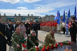 Возложение цветов к Вечному огню в поселке Советский Республики Марий Эл