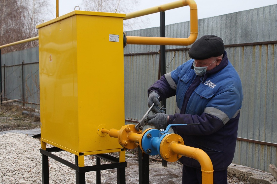 Сотрудник «Газпром газораспределение Ульяновск» выполняет работы в рамках газификации котельной храма