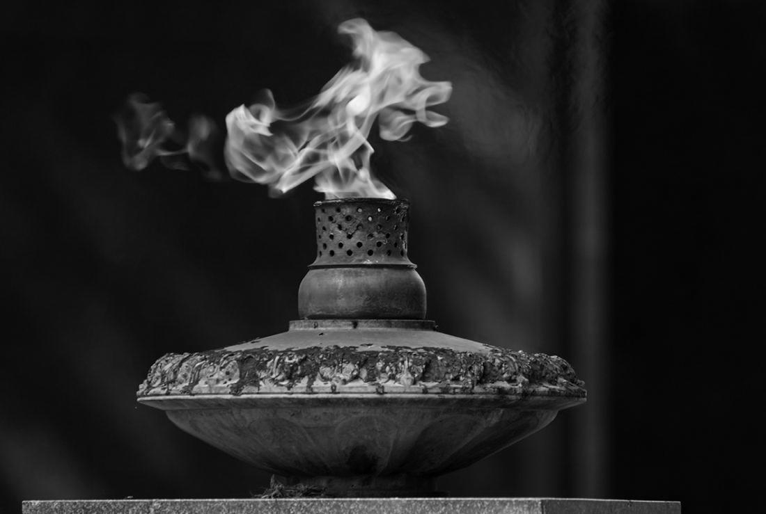 Пламя Вечного огня новороссийского мемориала