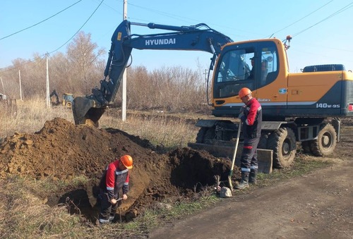 Работы по строительству распределительных сетей в селе Первомайское, Алтайской край