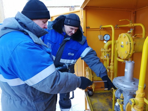 Специалисты газовой компании проверяют работу газорегуляторного пункта, Курганская область