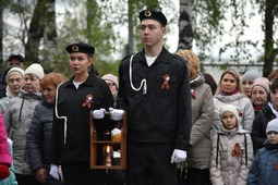 Участники Всероссийского военно-патриотического движения «Юнармия» с капсулой Вечного огня