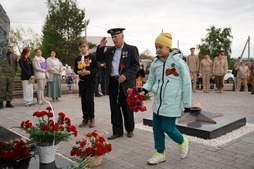 Возложение цветов к мемориалу д. Висловки и Вечному огню