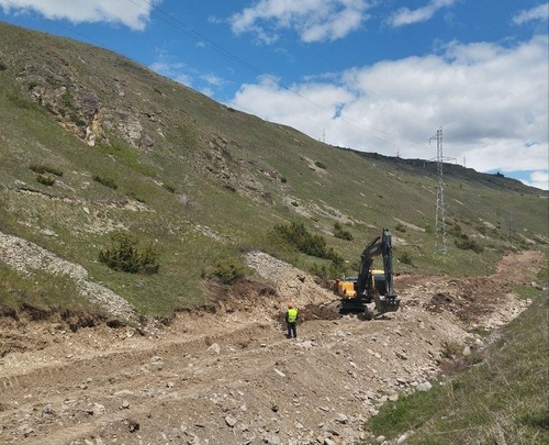 Производство земляных работ на стройплощадке в Северной Осетии