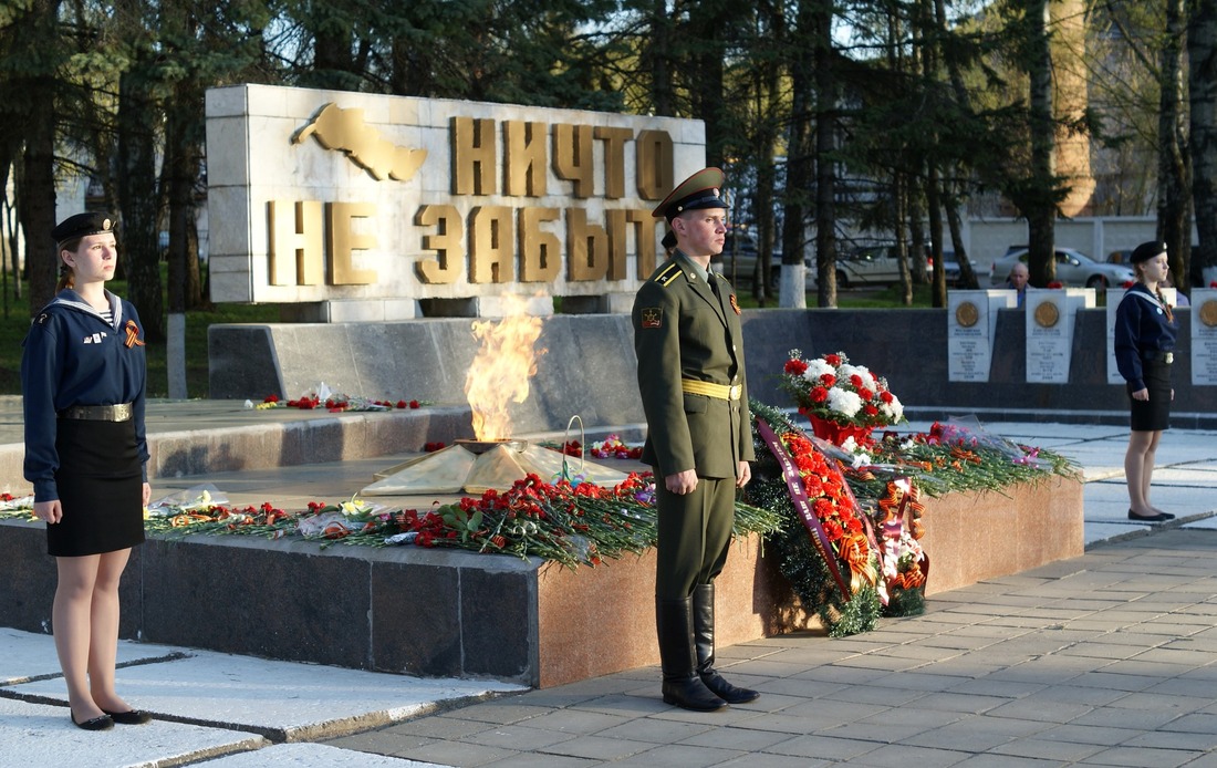 Вечный огонь на мемориале в Костроме