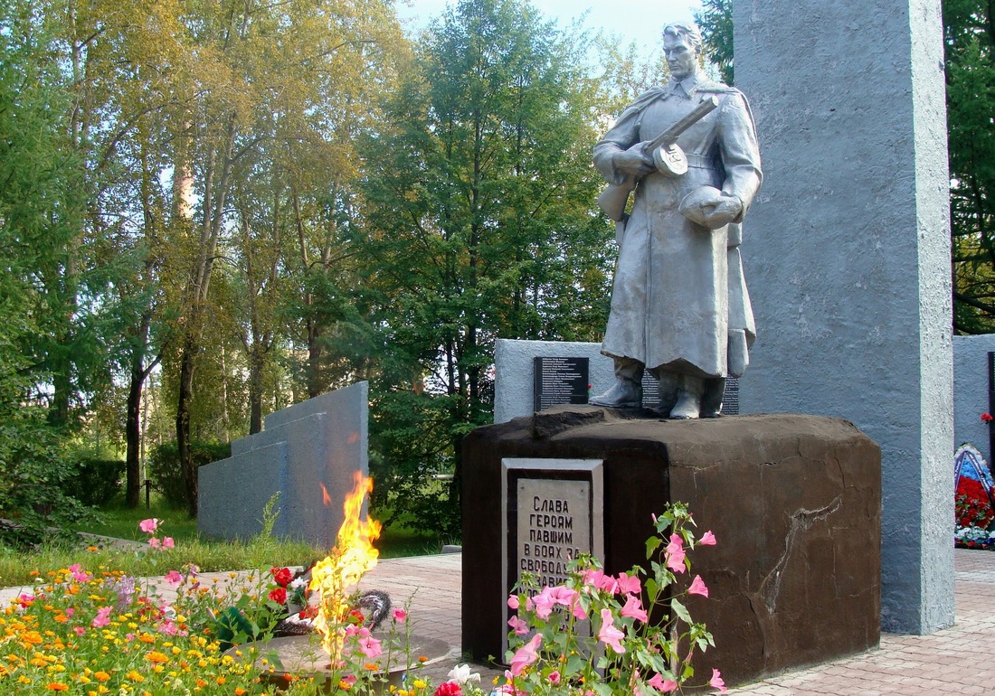 Вечный огонь у братской могилы советских воинов в Сегеже