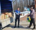 Погрузка гуманитарной помощи для беженцев Донбасса, размещенных в Липецкой области