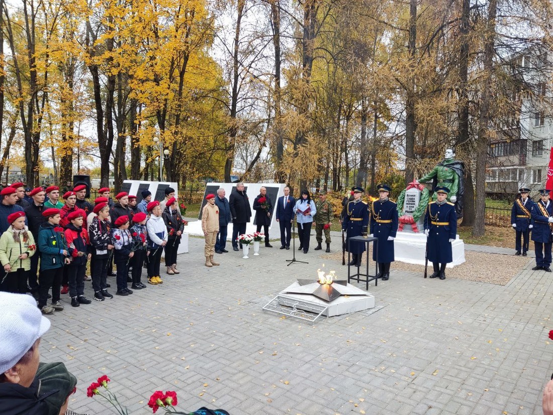 Церемония зажжения Вечного огня в Невеле