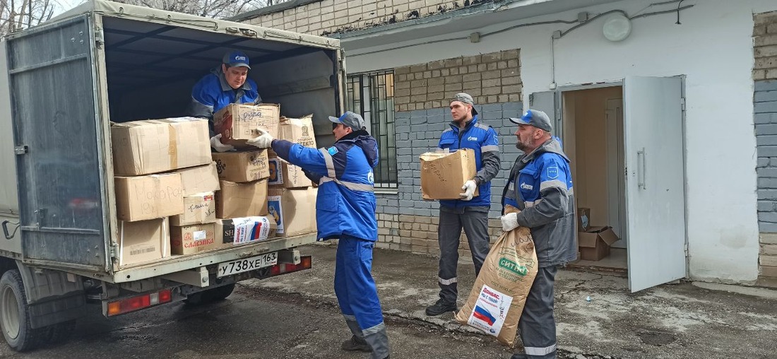 Погрузка гуманитарной помощи для беженцев из Донбасса в Самарской области