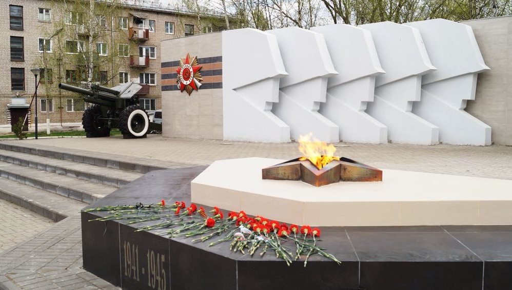 Вечного огня» у монумента Славы в Фурманово