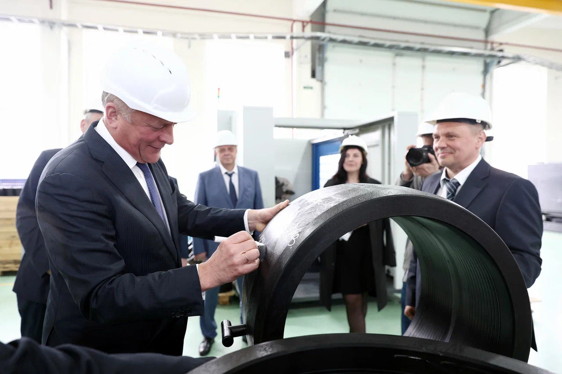 Сергей Густов на заводе