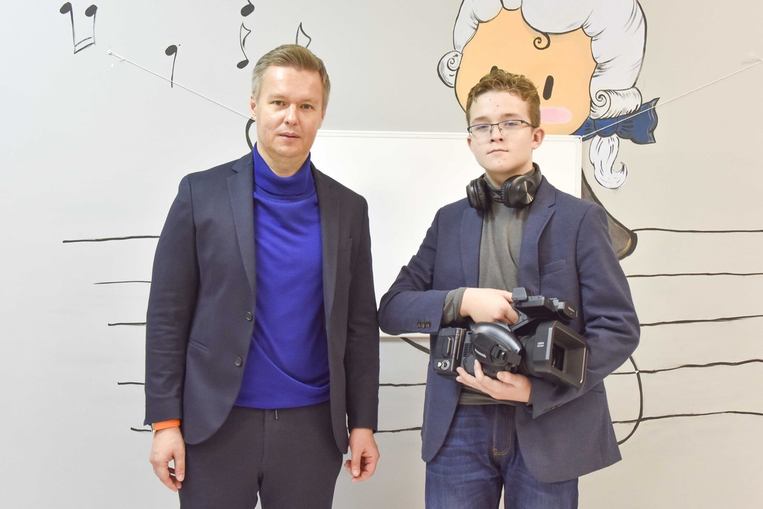 Александр Чиликин с учеником киностудии