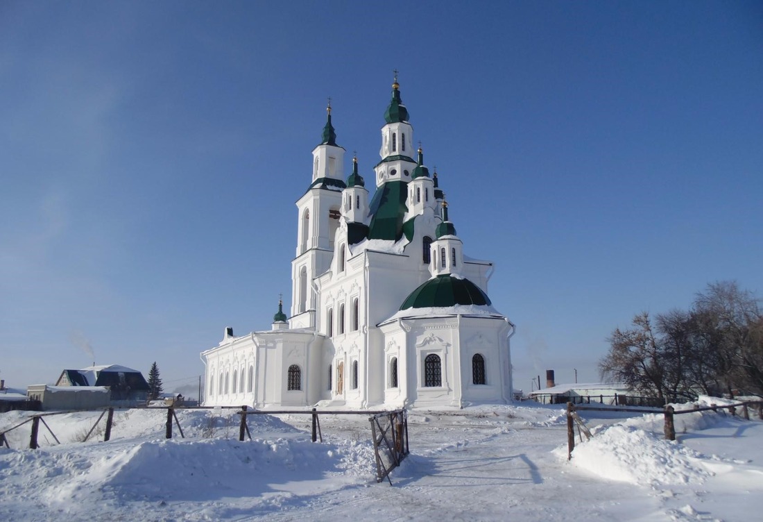 Церковь Трех святителей в селе Карачельское Шумихинского района Курганской области