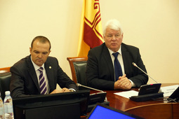 Михаил Игнатьев и Валерий Голубев в ходе совещания