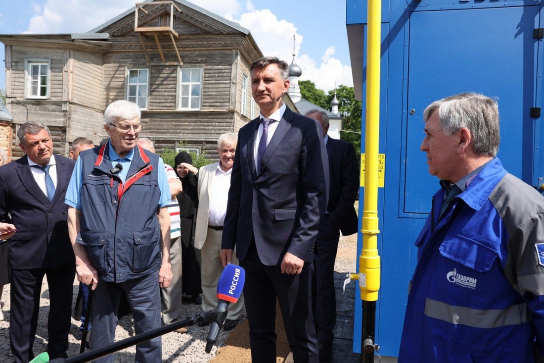 Вячеслав Бузин в центре