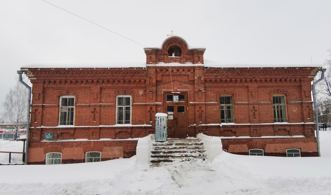 храм Святителя Николая Мирликийского в поселке Куженер