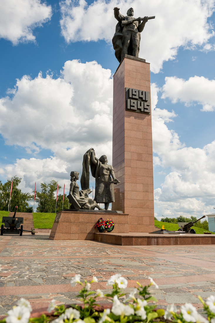 Вечный огонь у памятника «Героям фронта и тыла» в Иванове