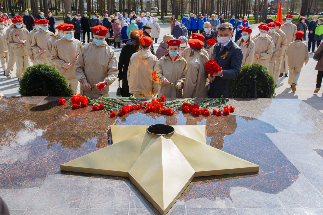 торжественная церемония зажжения Вечного огня г. Кингисепп Ленинградская область