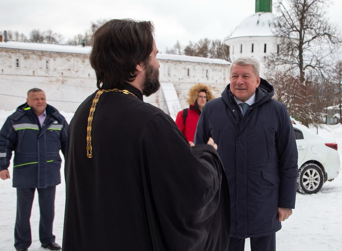 Юрий Пахомовский с настоятелем храма