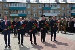 Возложение цветов к Вечному огню в поселке Советский Республики Марий Эл