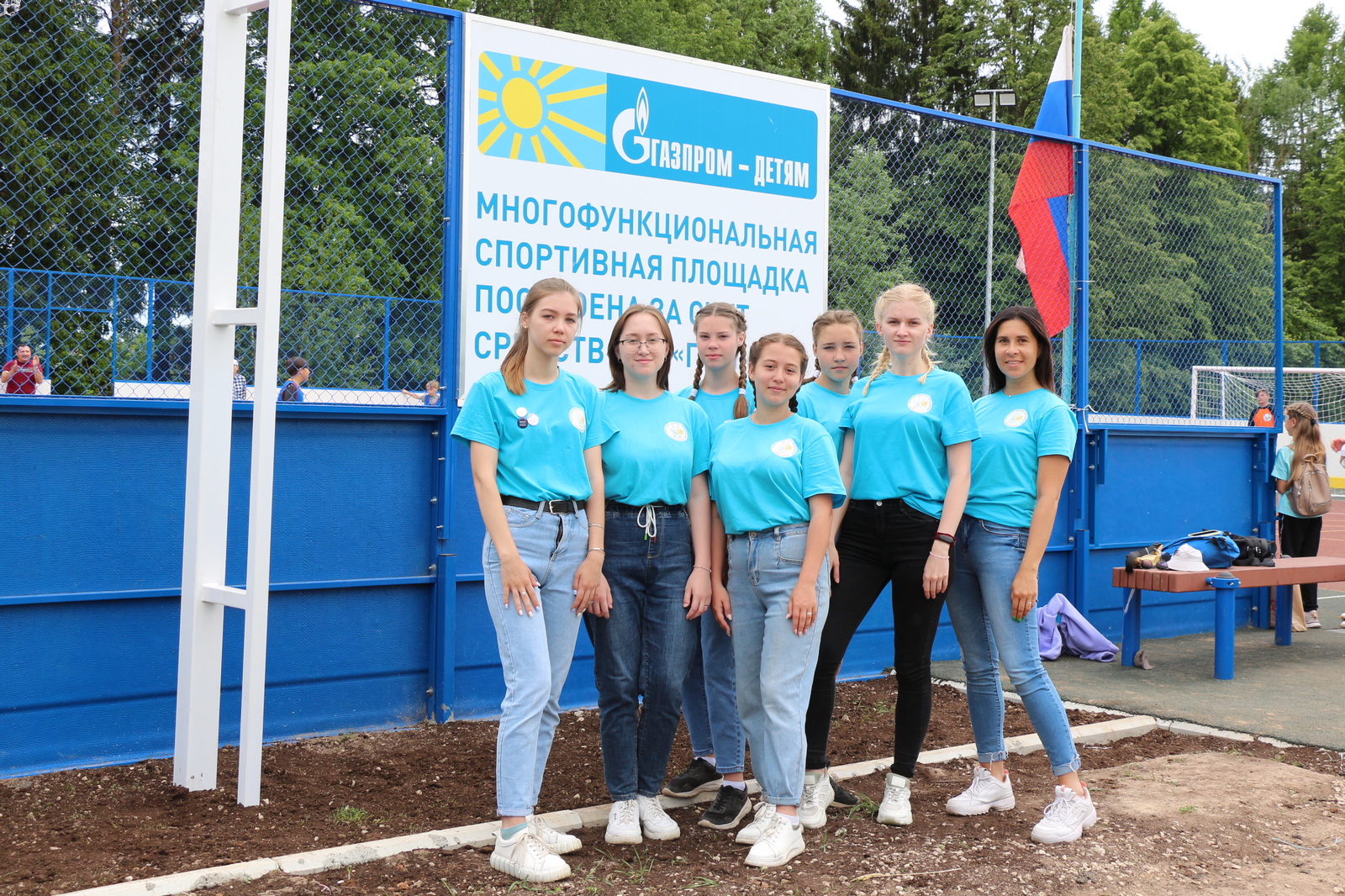 В Кировской обл��сти открыта новая многофункциональная спортивная площадка,построенная по программе «Газпром — детям»