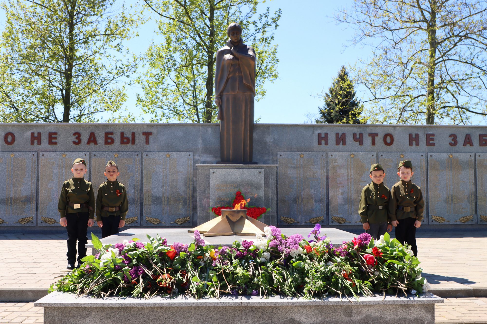 Мемориал с Вечным огнем в станице Новоджерелиевская Краснодарского края  переведен на сетевой газ